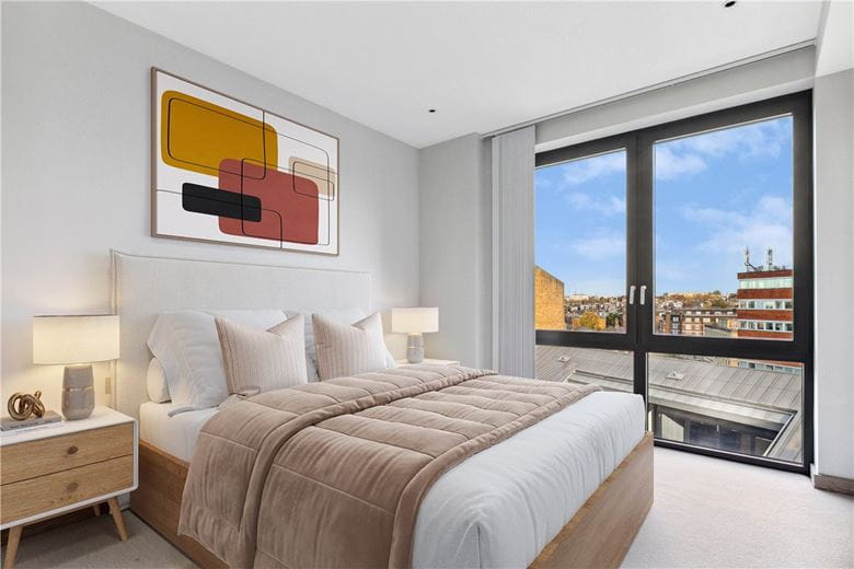 3 bedroom flat, Dray House, Bellwether Lane SW18 - Available