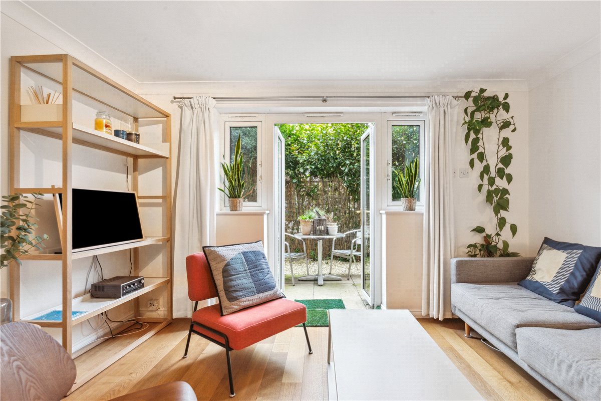 2 bedroom flat, St. James's Drive, London SW12 - Sold STC