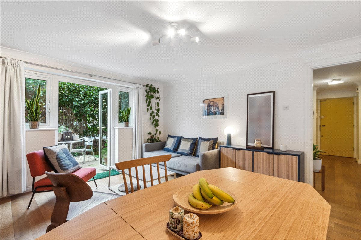 2 bedroom flat, St. James's Drive, London SW12 - Sold STC