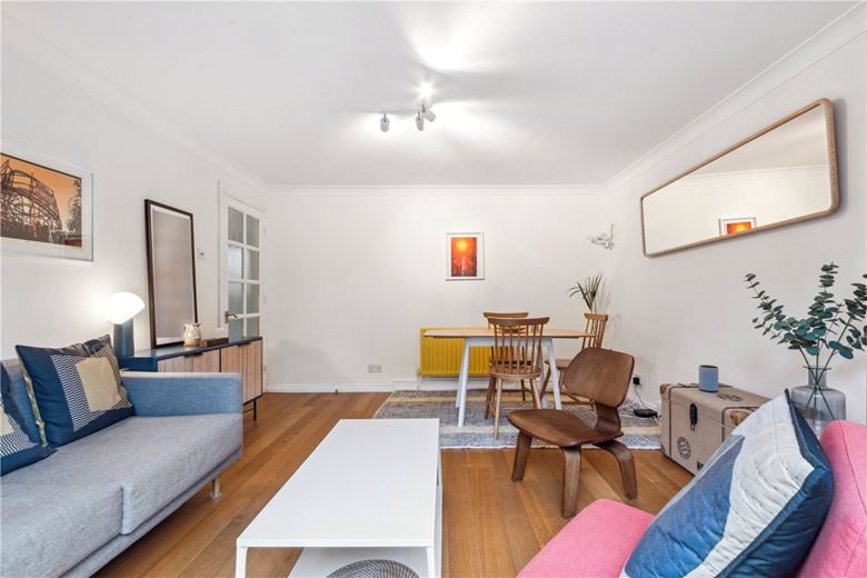 2 bedroom flat, St. James's Drive, London SW12 - Sold STC