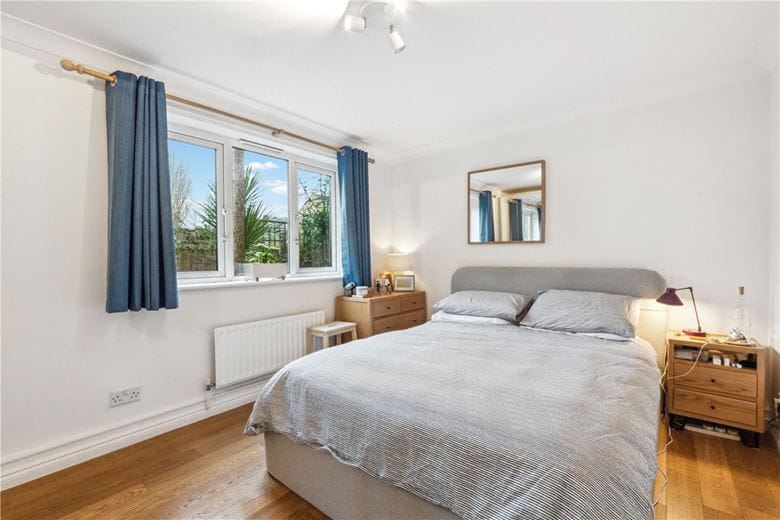 2 bedroom flat, St. James's Drive, London SW12 - Available