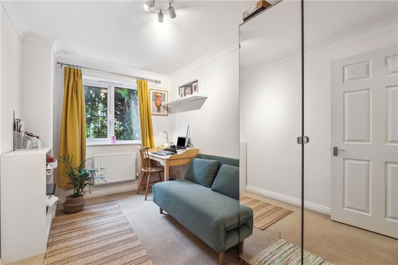 2 bedroom flat, St. James's Drive, London SW12 - Sold STC