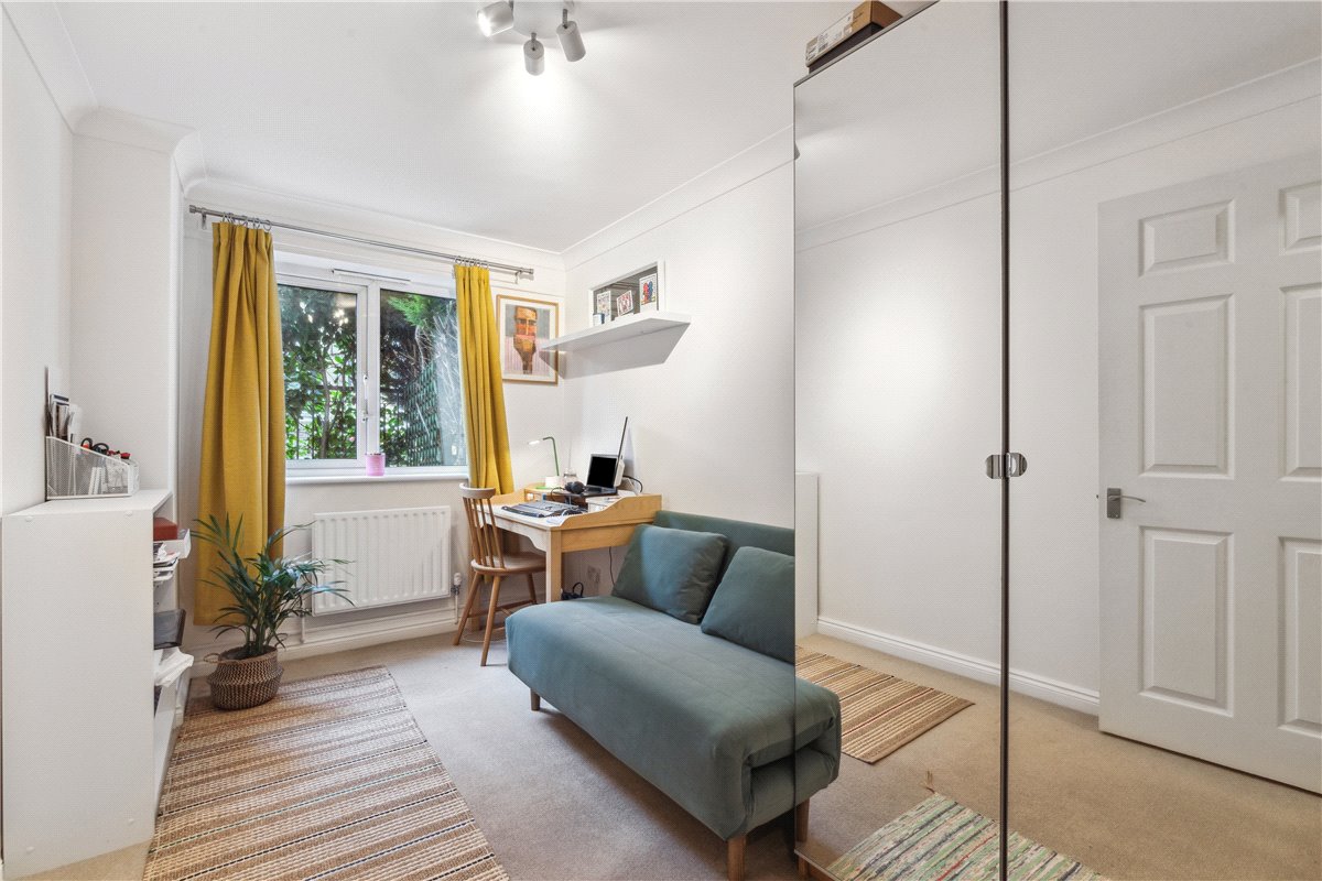 2 bedroom flat, St. James's Drive, London SW12 - Sold STC