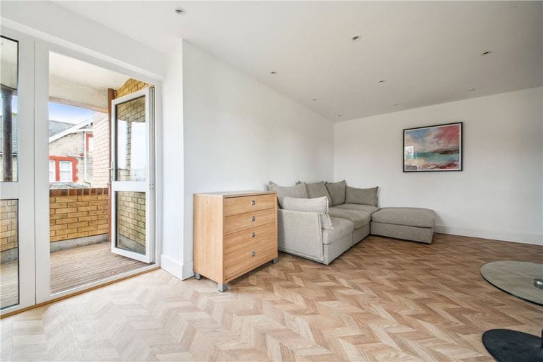 1 bedroom flat, Bedford Hill, London SW12 - Available