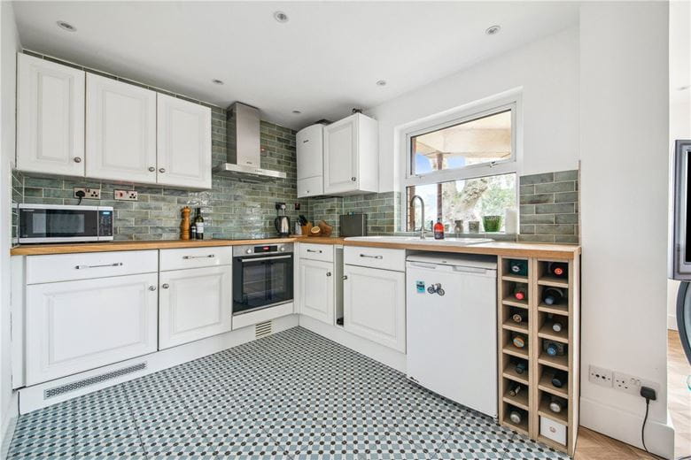 1 bedroom flat, Bedford Hill, Balham SW12 - Available