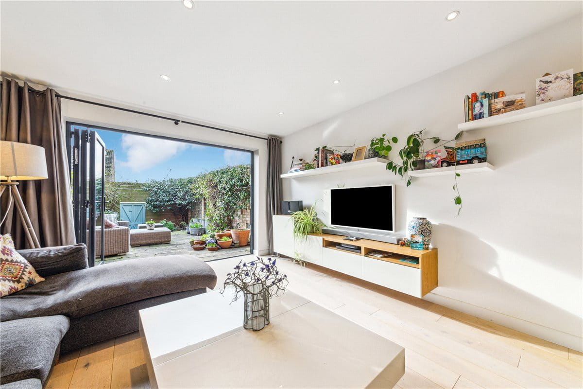 2 bedroom house, St. Peter's Close, London SW17 - Sold