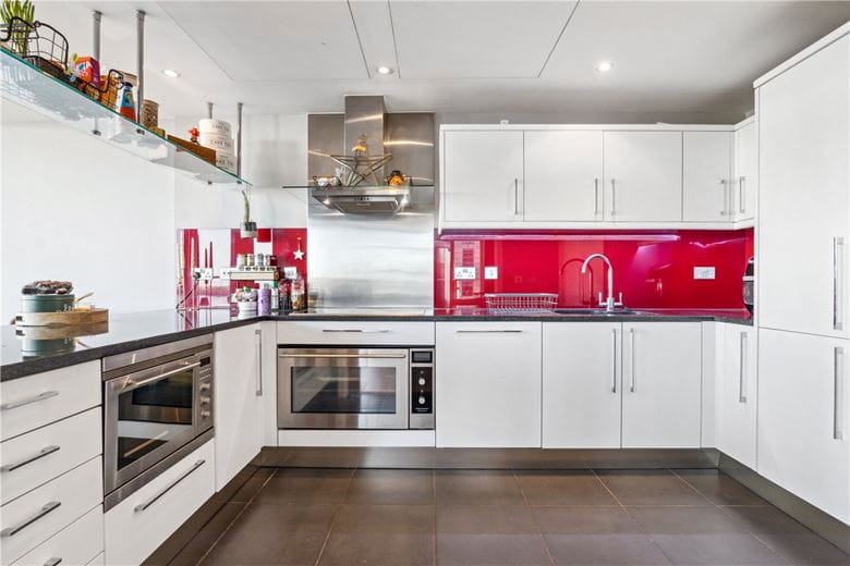 3 bedroom flat, Commodore House, Battersea Reach SW18 - Available