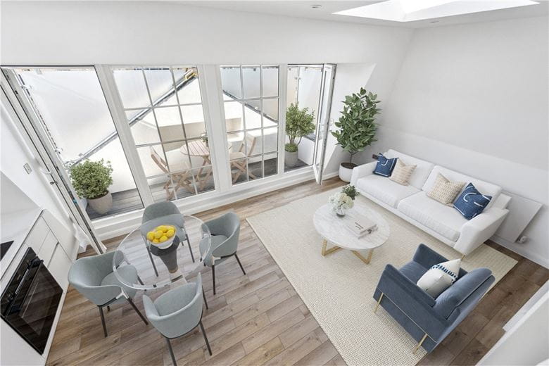 2 bedroom flat, Denton Street, London SW18 - Available