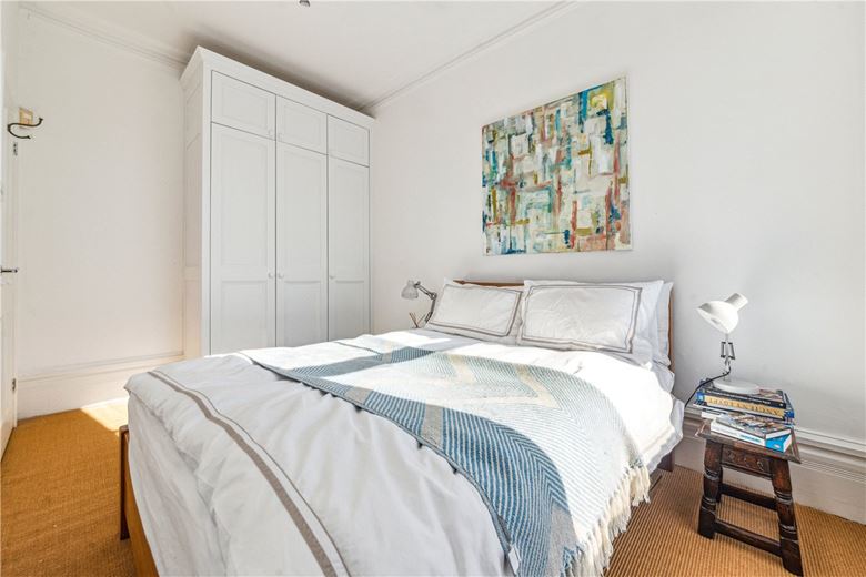 2 bedroom flat, Mayford Road, London SW12 - Sold