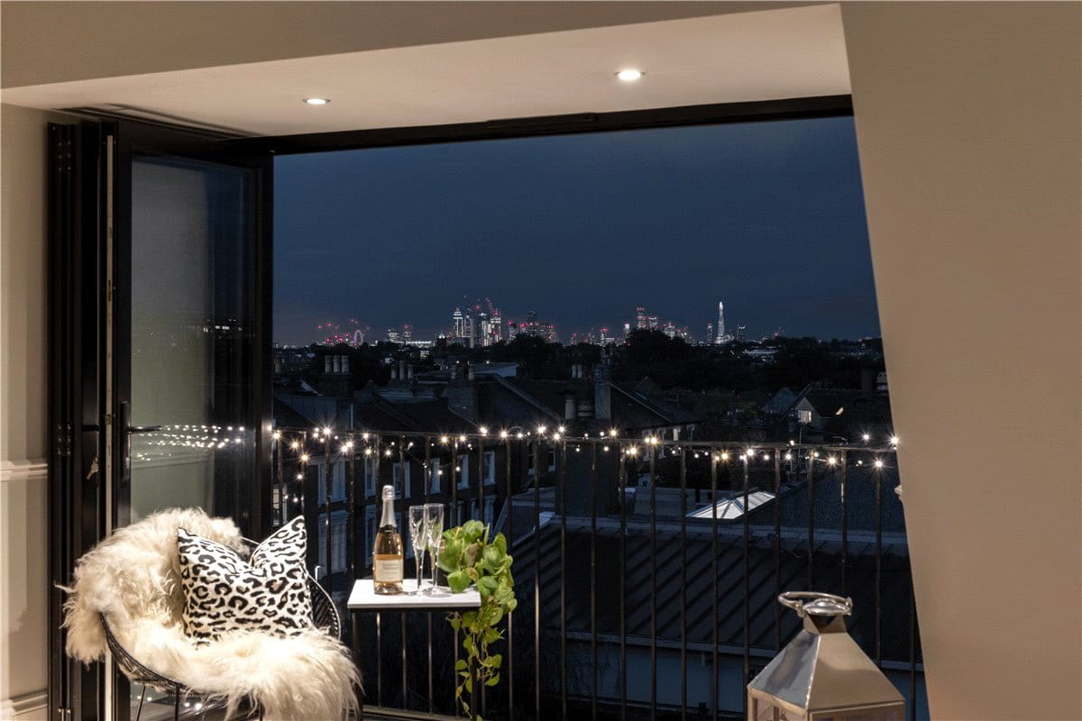 2 bedroom flat, Trinity Road, London SW17 - Available