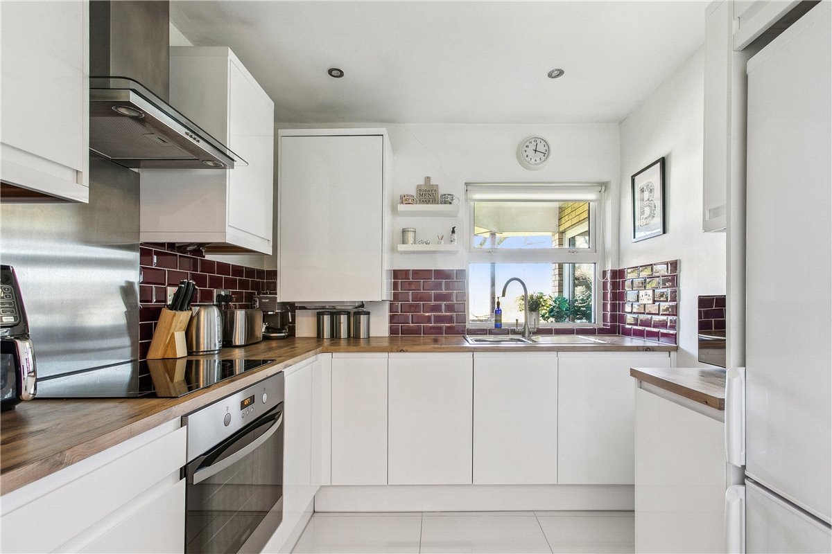 1 bedroom flat, Bedford Hill, London SW12 - Sold STC