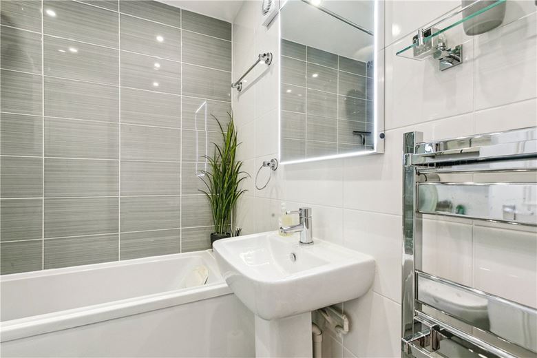 1 bedroom flat, Bedford Hill, London SW12 - Sold STC