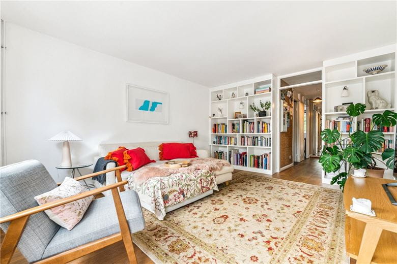 3 bedroom house, Singleton Close, London SW17 - Available