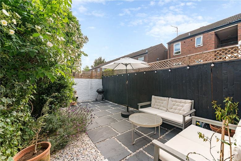 3 bedroom house, Singleton Close, London SW17 - Available