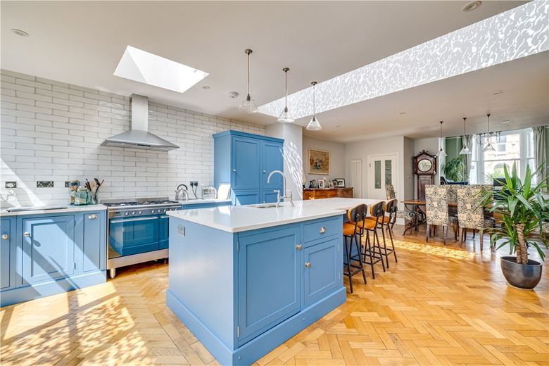 5 bedroom house, Calbourne Road, London SW12 - Sold STC
