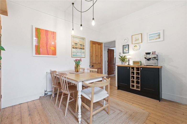 2 bedroom maisonette, Nevis Road, London SW17 - Available
