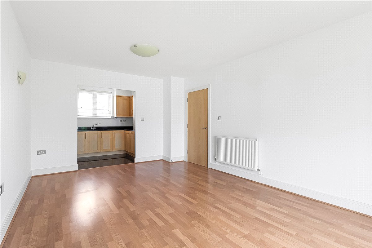 2 bedroom flat, Pavilion Square, London SW17 - Available