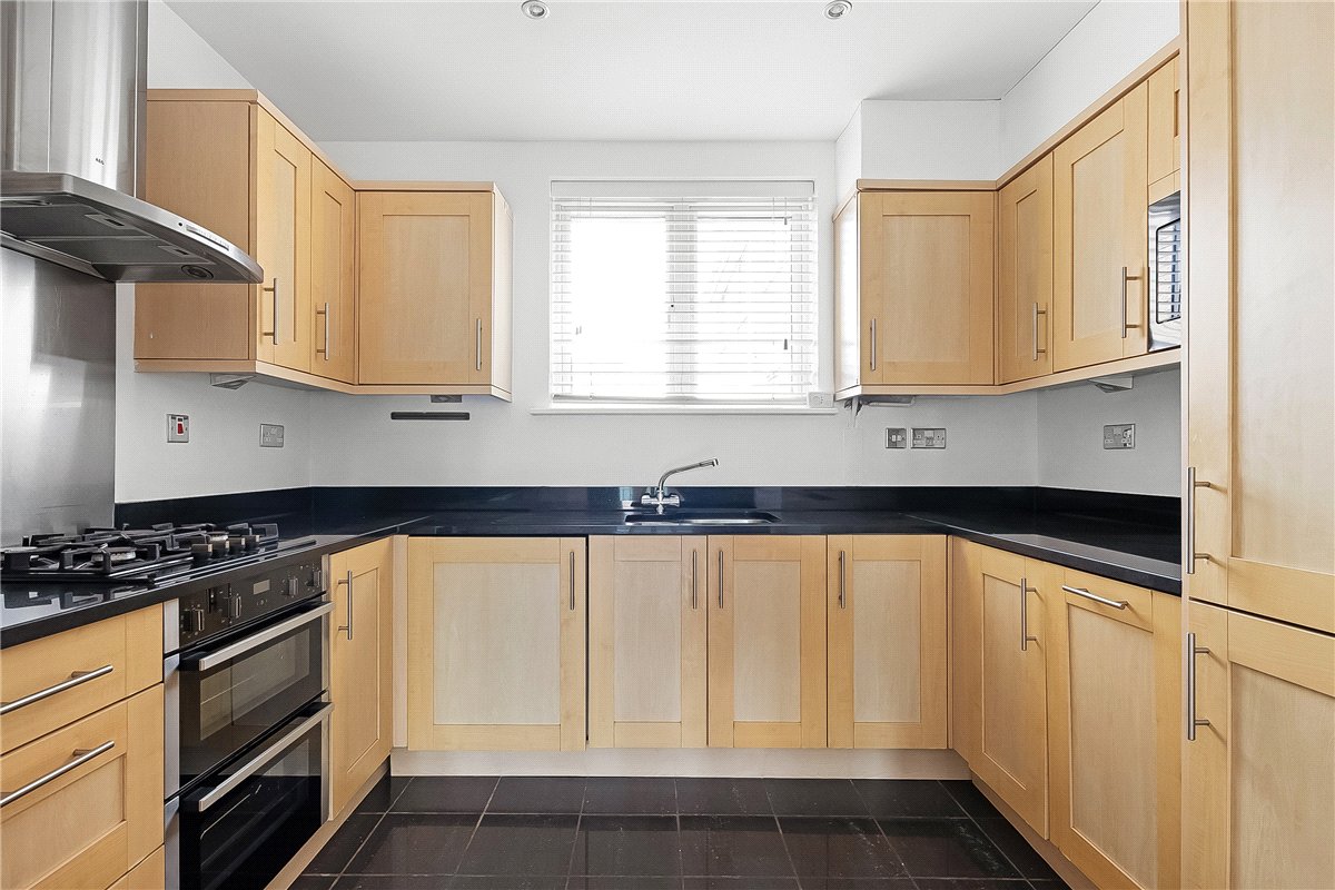 2 bedroom flat, Pavilion Square, London SW17 - Available