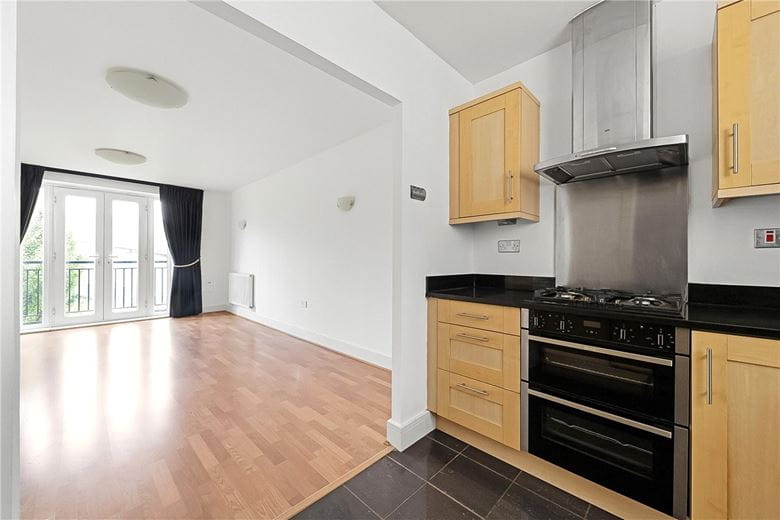 2 bedroom flat, Pavilion Square, London SW17 - Available