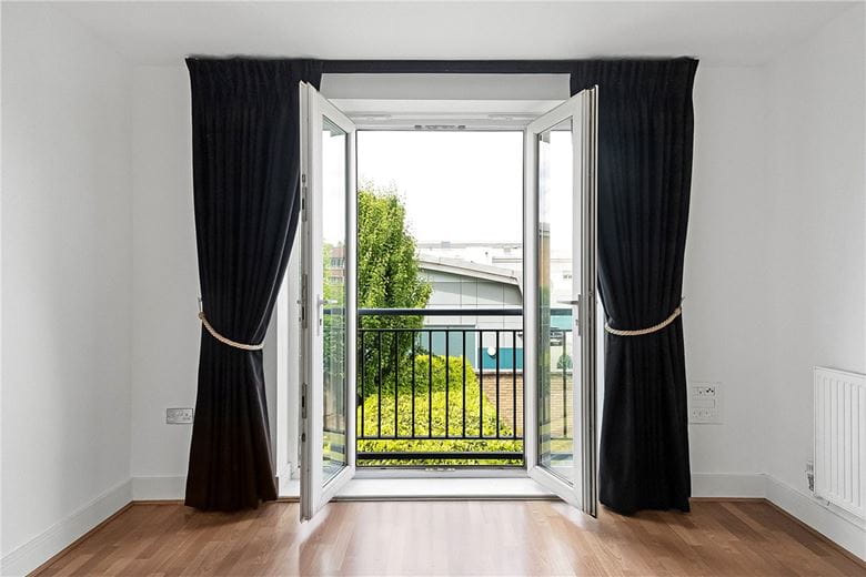 2 bedroom flat, Pavilion Square, London SW17 - Available