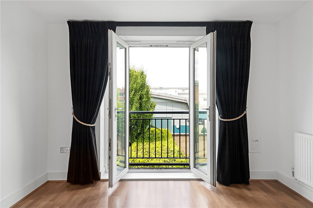 2 bedroom flat, Pavilion Square, London SW17 - Available