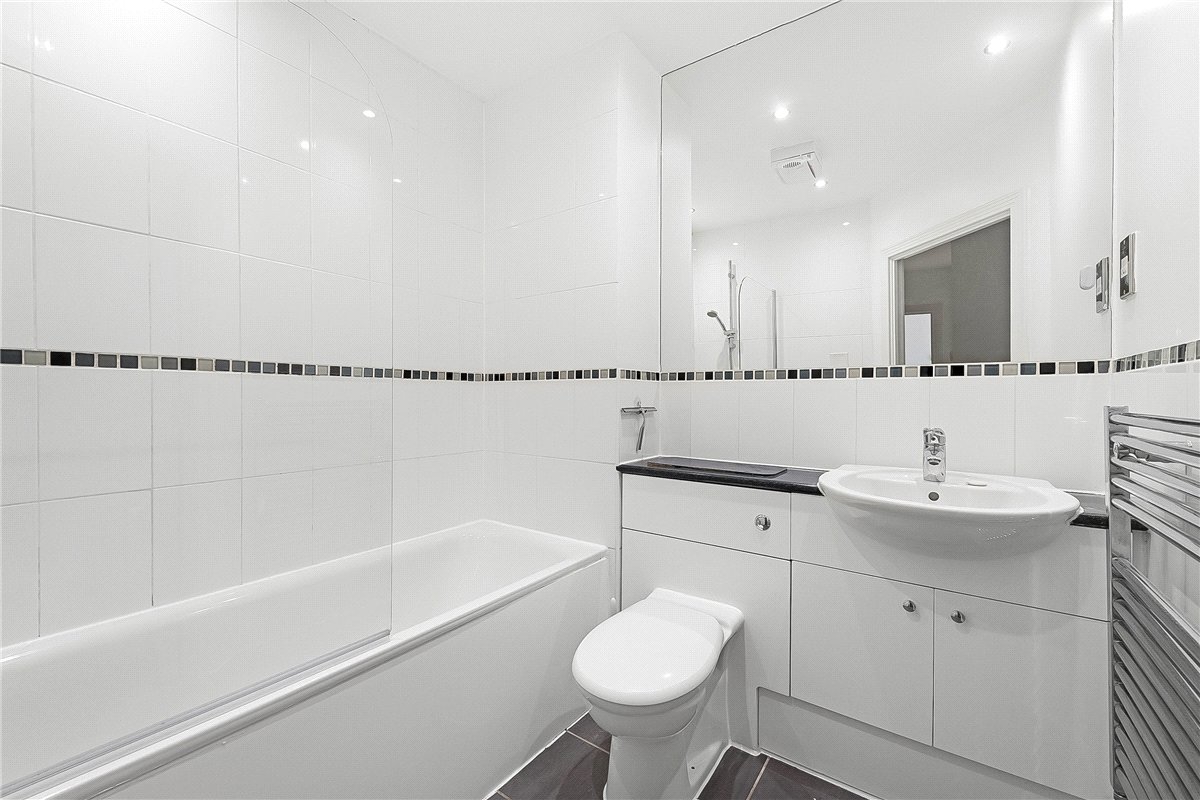 2 bedroom flat, Pavilion Square, London SW17 - Available