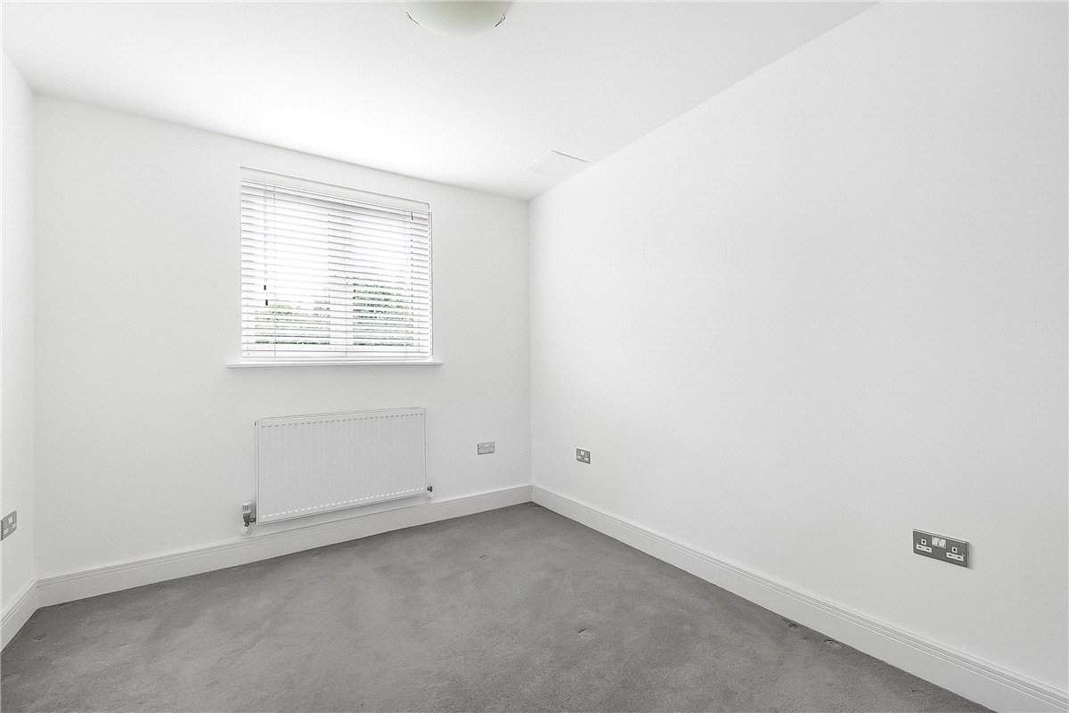2 bedroom flat, Pavilion Square, London SW17 - Available