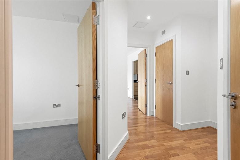 2 bedroom flat, Pavilion Square, London SW17 - Available