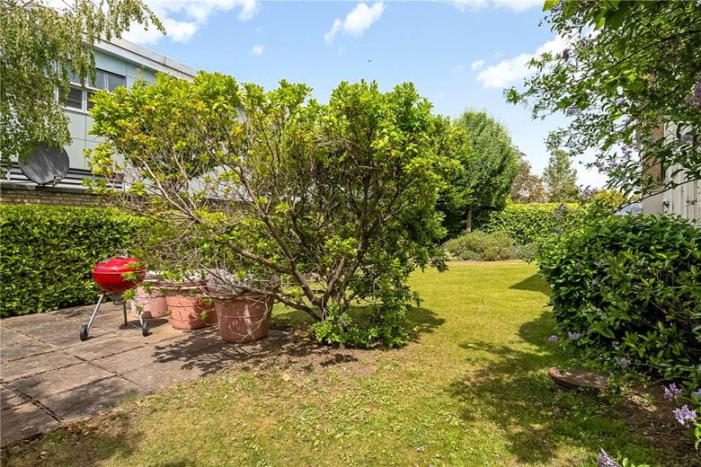 2 bedroom flat, Pavilion Square, London SW17 - Available