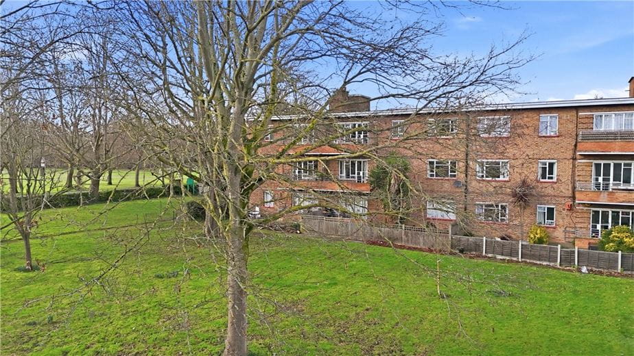 4 bedroom flat, Bolingbroke Grove, London SW11 - Available