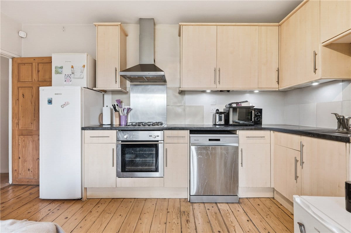 4 bedroom flat, Bolingbroke Grove, London SW11 - Available