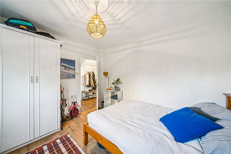 2 bedroom flat, Mayford Close, London SW12 - Available