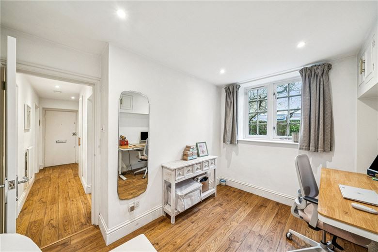 2 bedroom flat, Frogmore, London SW18 - Available