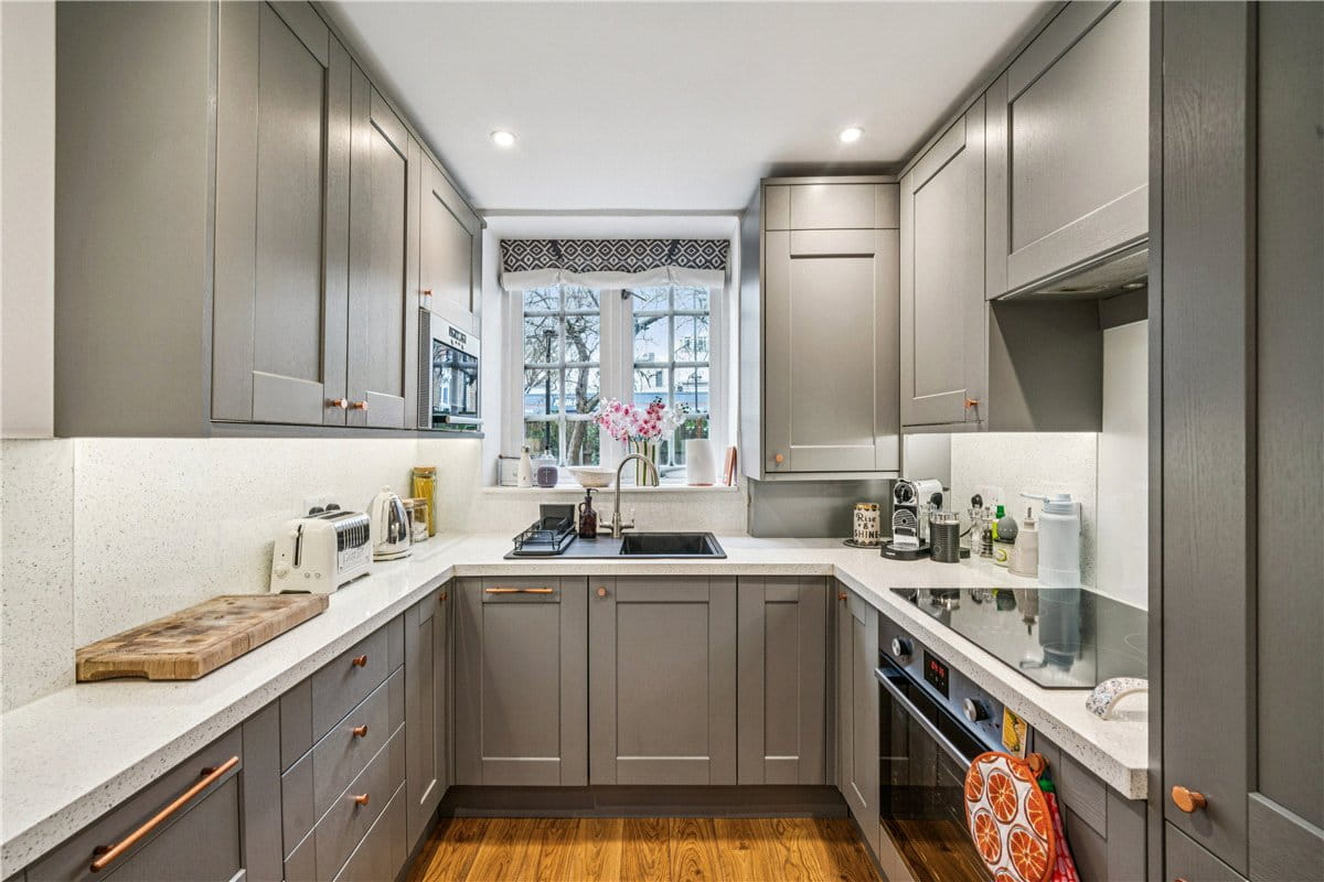 2 bedroom flat, Frogmore, London SW18 - Available