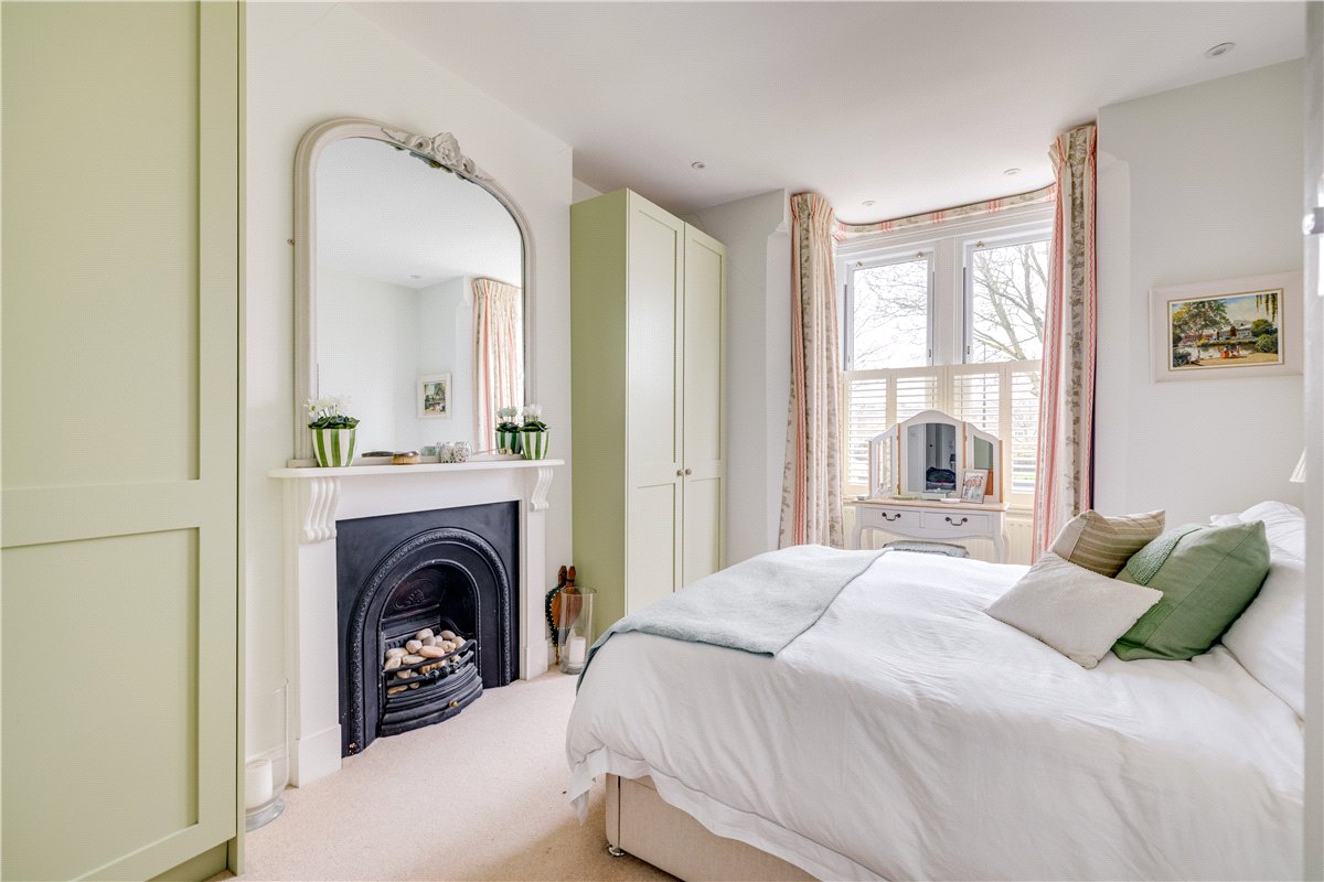 2 bedroom flat, Birdhurst Road, London SW18 - Available