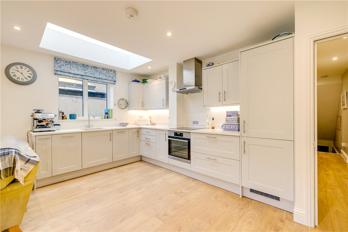 2 bedroom flat, Birdhurst Road, London SW18 - Available