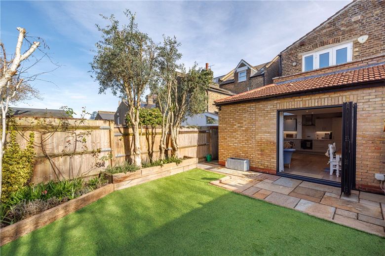 2 bedroom flat, Birdhurst Road, London SW18 - Available