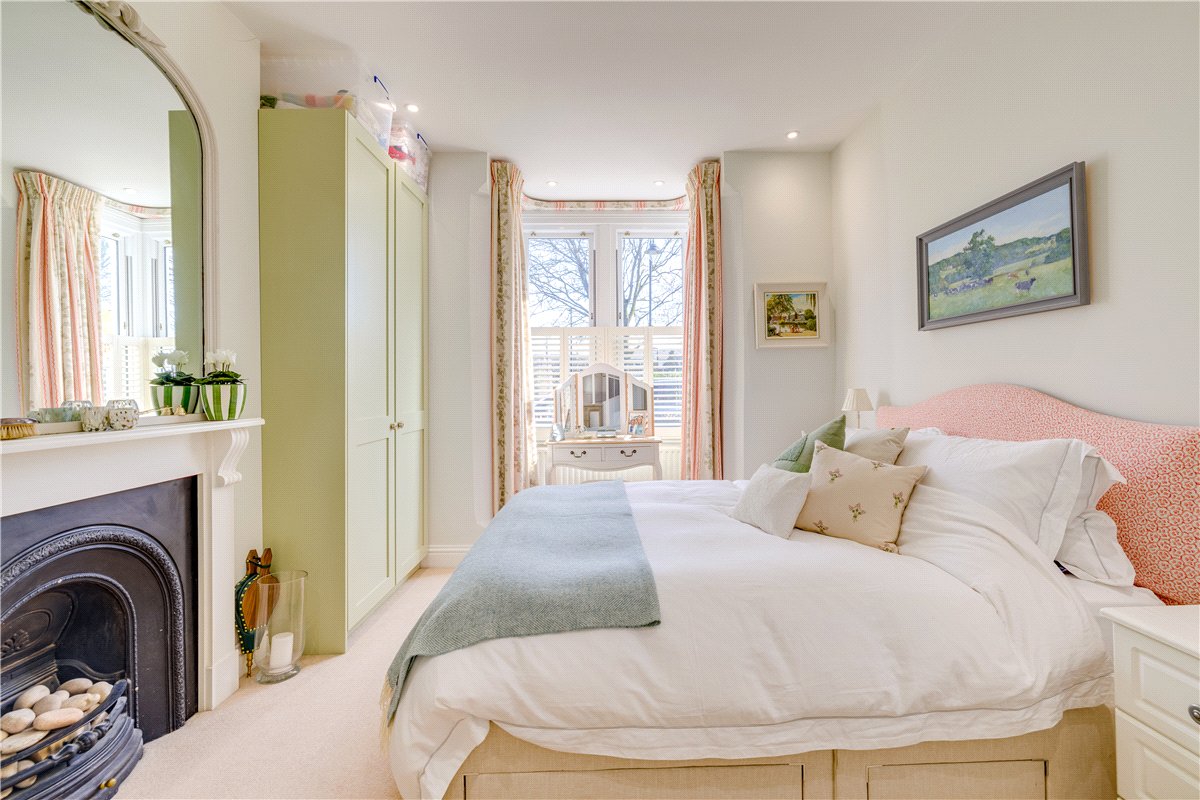 2 bedroom flat, Birdhurst Road, London SW18 - Available