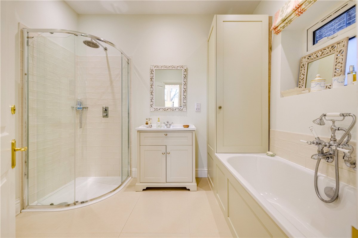 2 bedroom flat, Birdhurst Road, London SW18 - Available