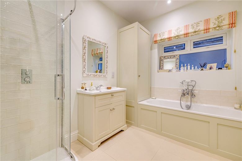 2 bedroom flat, Birdhurst Road, London SW18 - Available