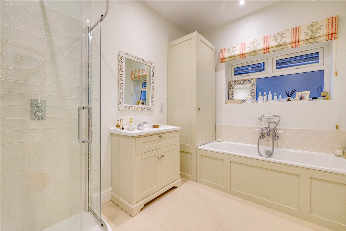 2 bedroom flat, Birdhurst Road, London SW18 - Available