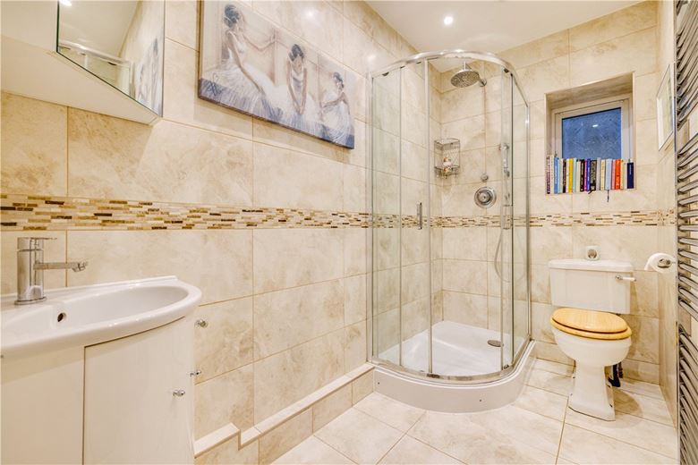 2 bedroom flat, Birdhurst Road, London SW18 - Available