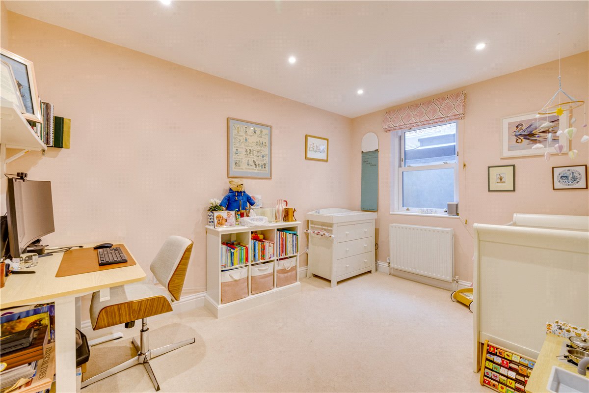 2 bedroom flat, Birdhurst Road, London SW18 - Available