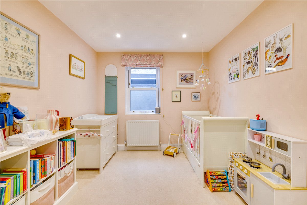 2 bedroom flat, Birdhurst Road, London SW18 - Available