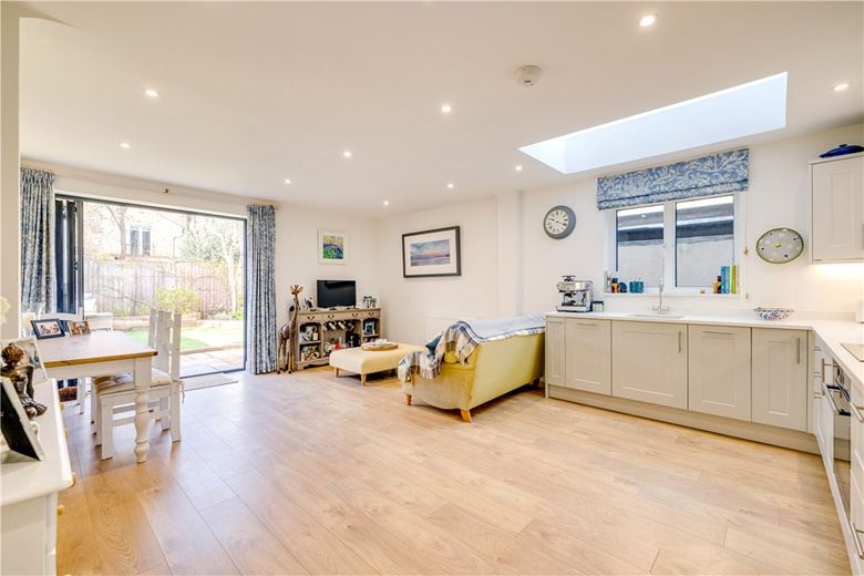 2 bedroom flat, Birdhurst Road, London SW18 - Available