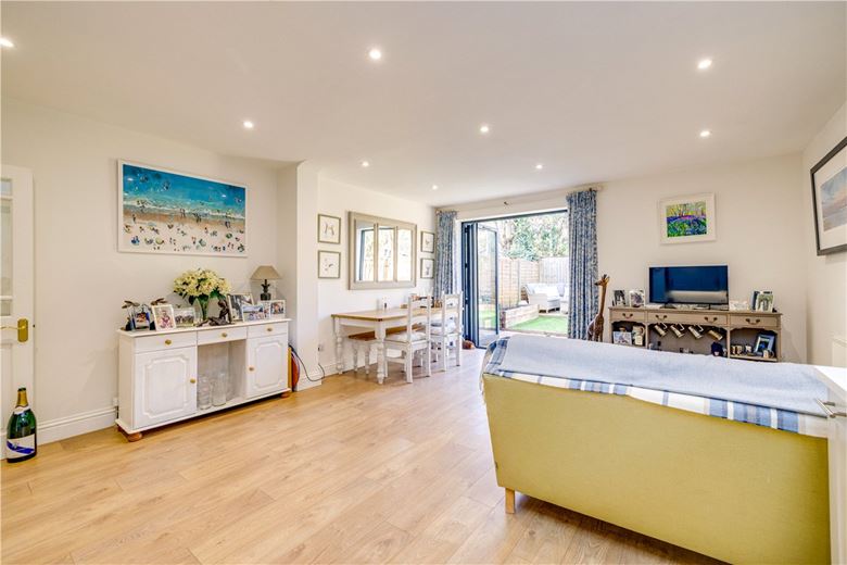 2 bedroom flat, Birdhurst Road, London SW18 - Available