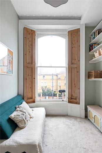 2 bedroom flat, East Hill, London SW18 - Available