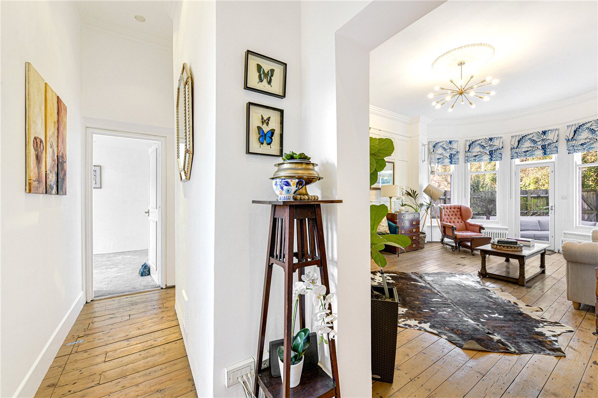 2 bedroom flat, Nightingale Lane, London SW12 - Available