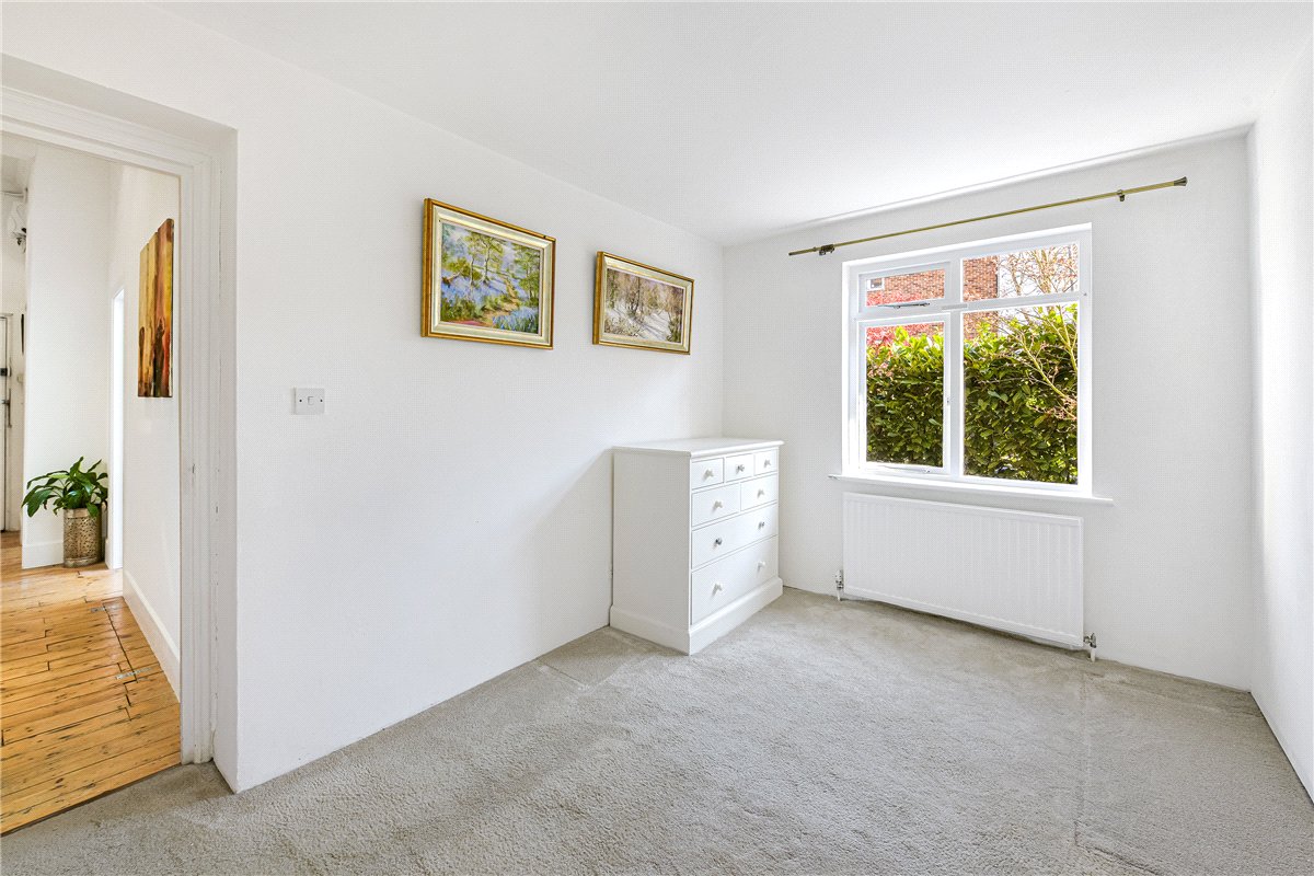 2 bedroom flat, Nightingale Lane, London SW12 - Available