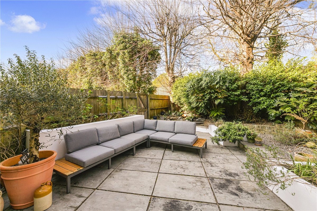 2 bedroom flat, Nightingale Lane, London SW12 - Available
